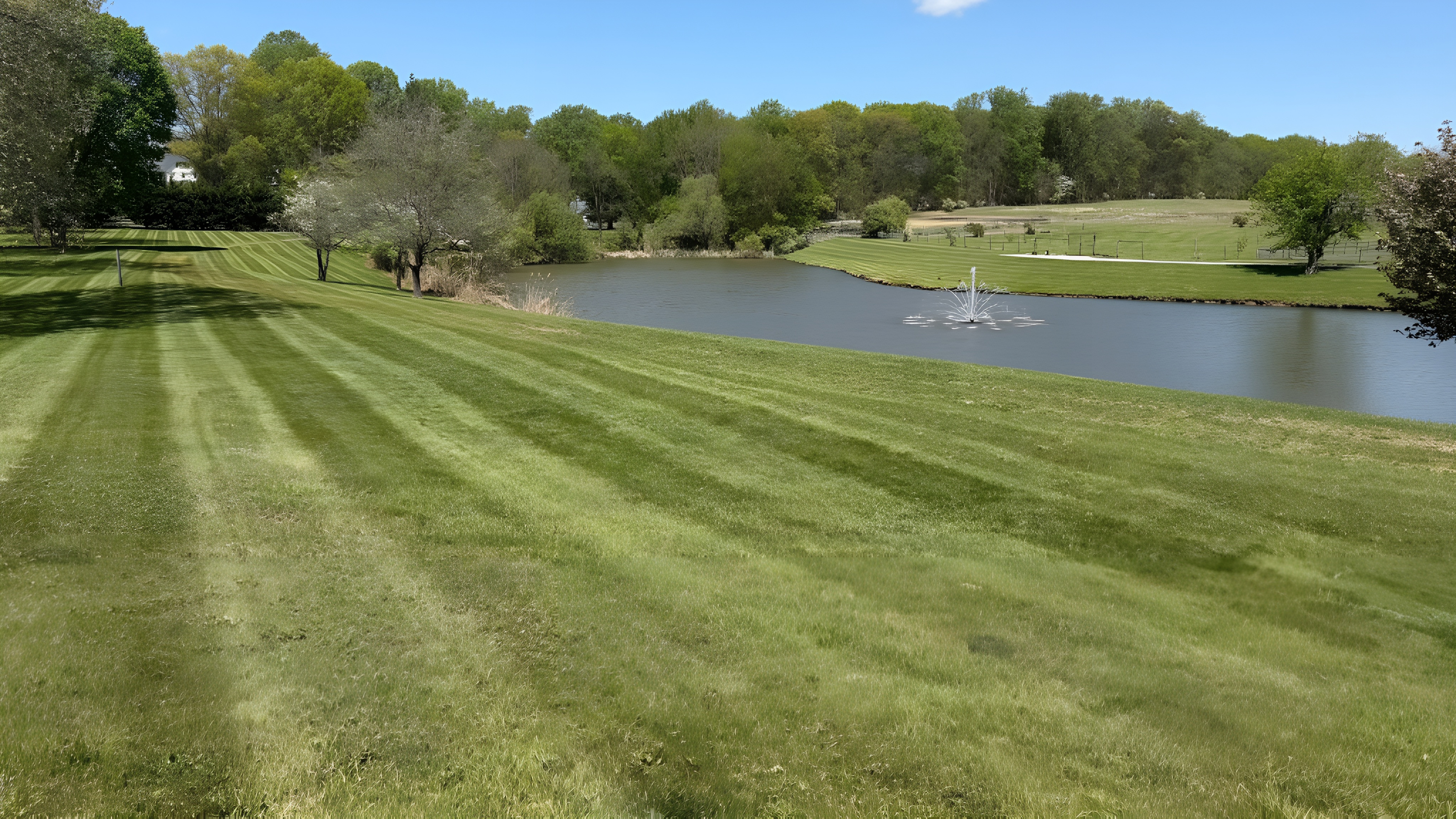Private waterfront pond with fountain at 17 Windsor Estate — waterfront property for photo shoots NJ